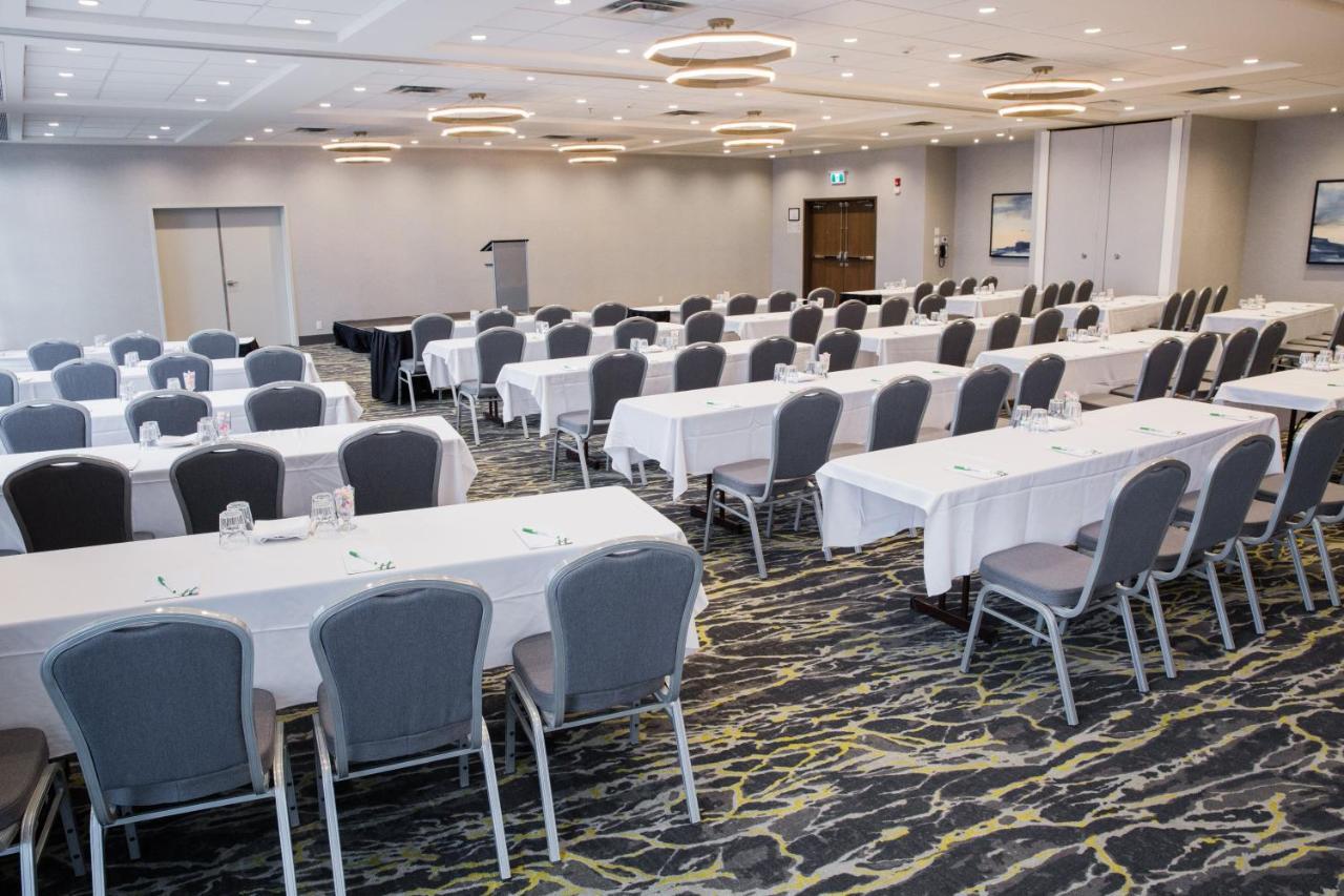Holiday Inn Hotel & Suites Calgary South - Conference Ctr By Ihg Exterior photo